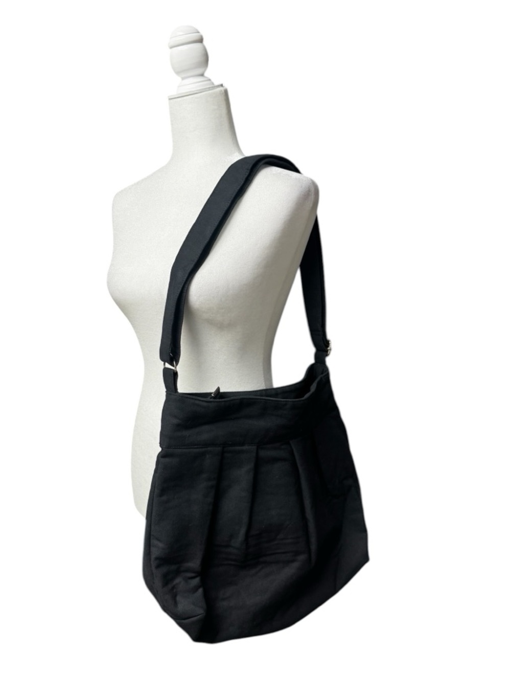 Mawufemor Black Womens canvas crossbody Shoulder Bag adjustable strap zipper top